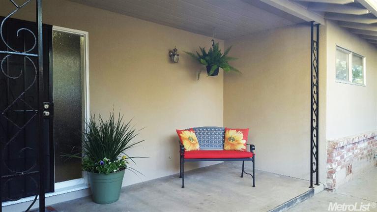 110 N El Circulo, Patterson, CA 95363 photo 2