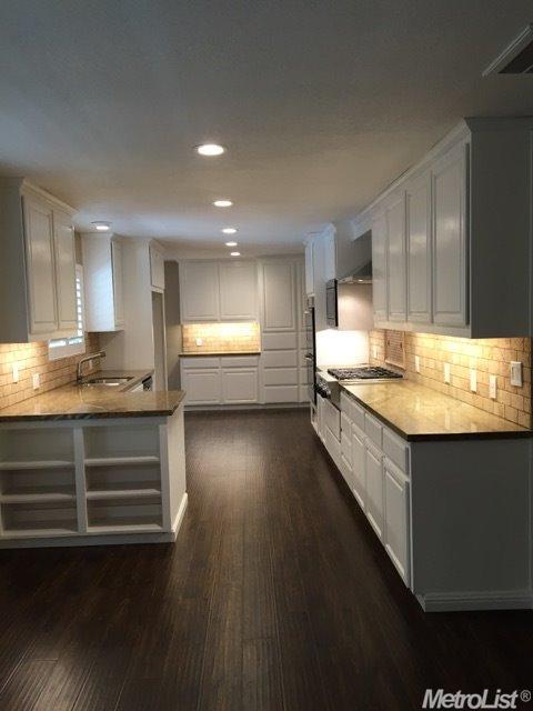 2806 Warwick Ln, Modesto, CA 95350 photo 4
