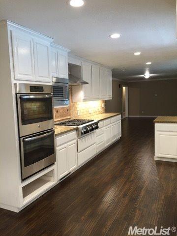 2806 Warwick Ln, Modesto, CA 95350 photo 2