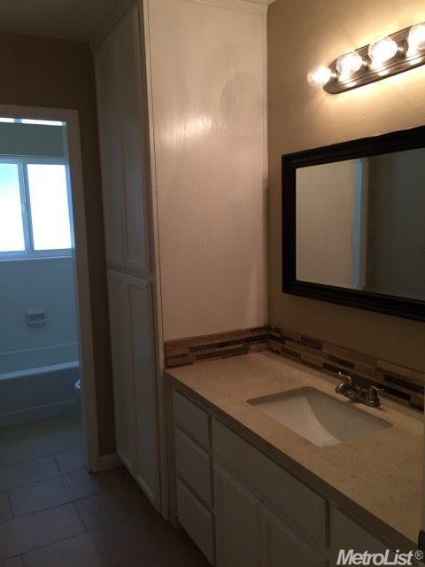 2806 Warwick Ln, Modesto, CA 95350 photo 6