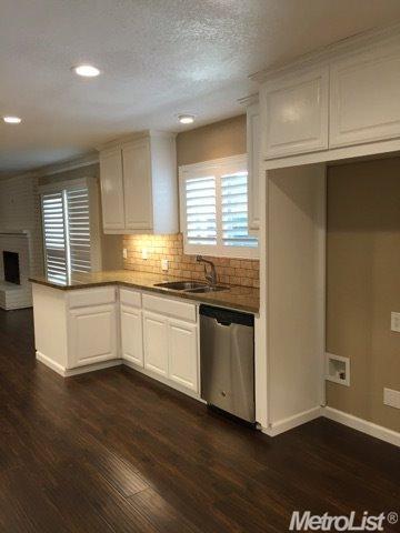 2806 Warwick Ln, Modesto, CA 95350 photo 3