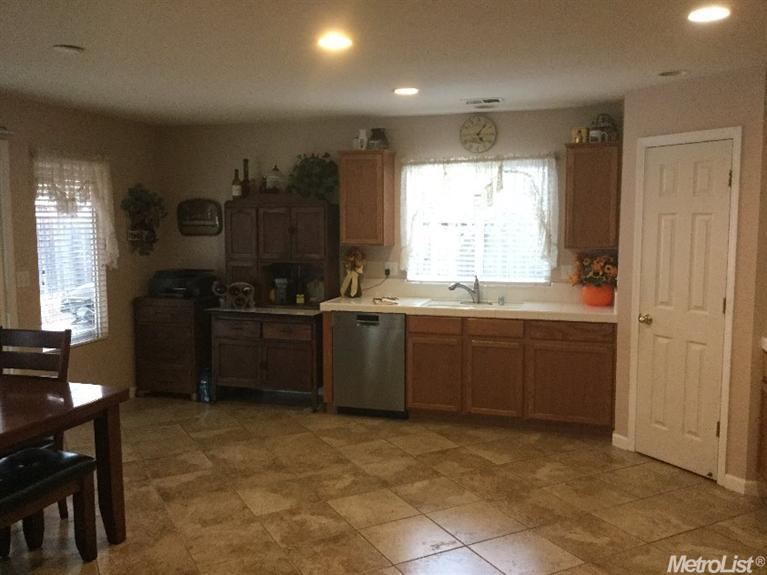 2009 St Peters St, Modesto, CA 95355 photo 3