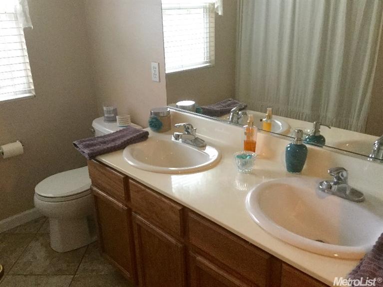 2009 St Peters St, Modesto, CA 95355 photo 7
