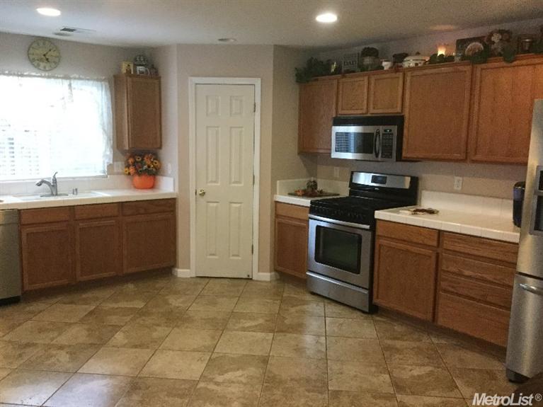 2009 St Peters St, Modesto, CA 95355 photo 5