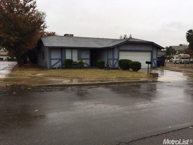 217 Lilac Ave, Patterson, CA 95363 photo 2