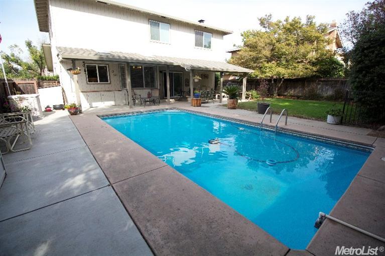 1454 Castaway, Manteca, CA 95337 photo 2