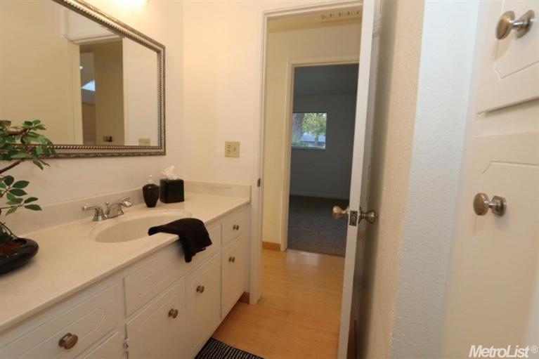 812 Los Robles St, Davis, CA 95618 photo 16
