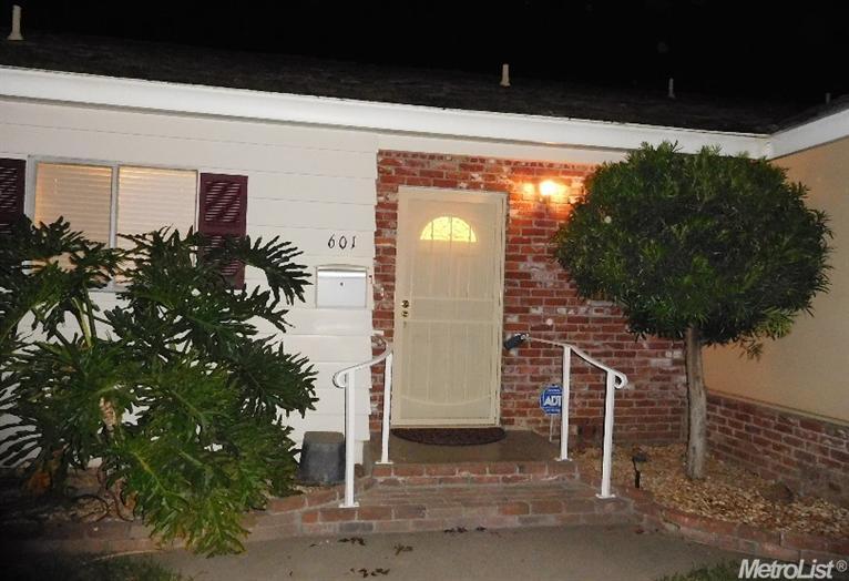 601 Brookvale Dr, Modesto, CA 95355 photo 1