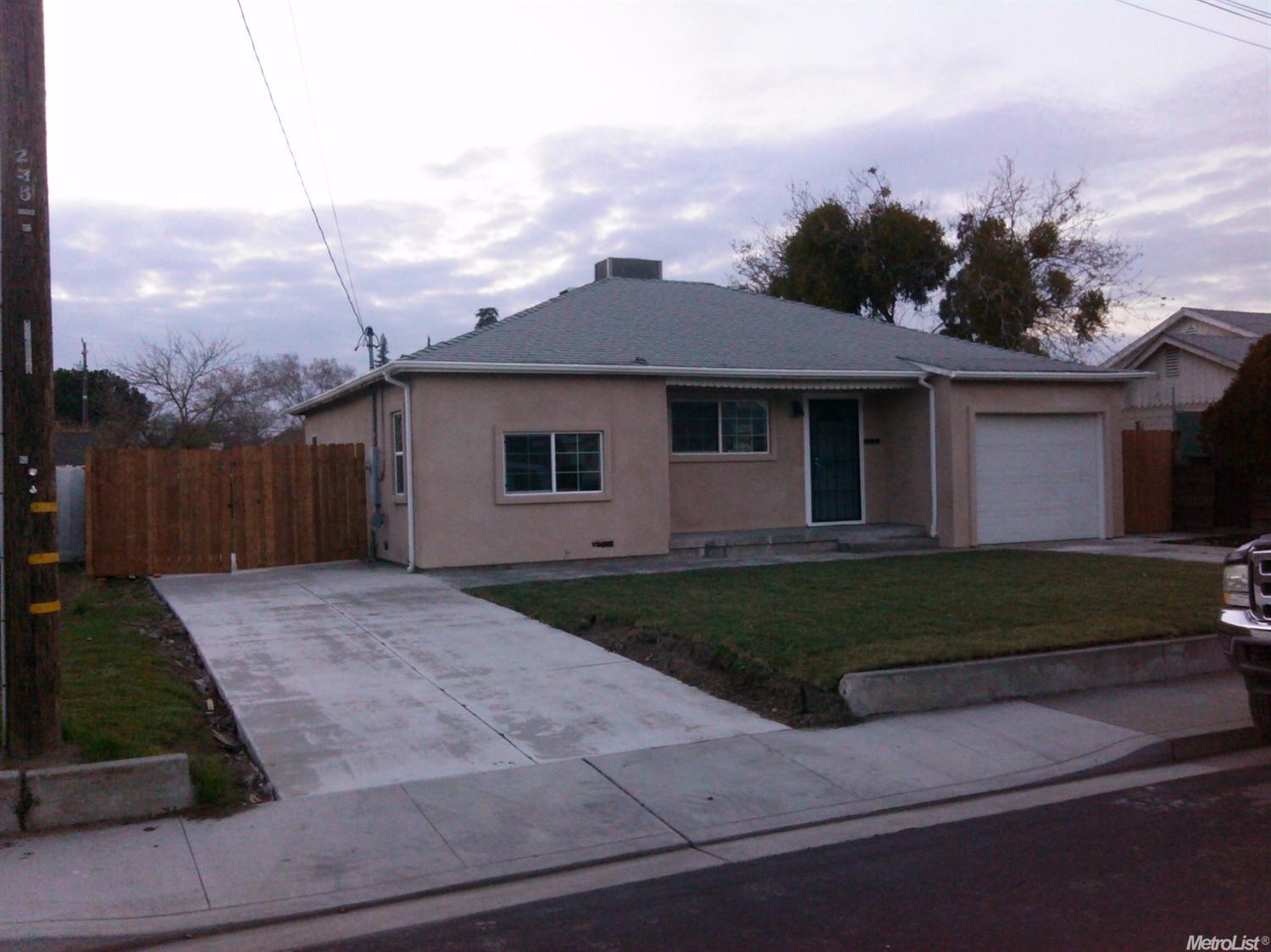 427 Michigan Ave, Manteca, CA 95337 photo 2