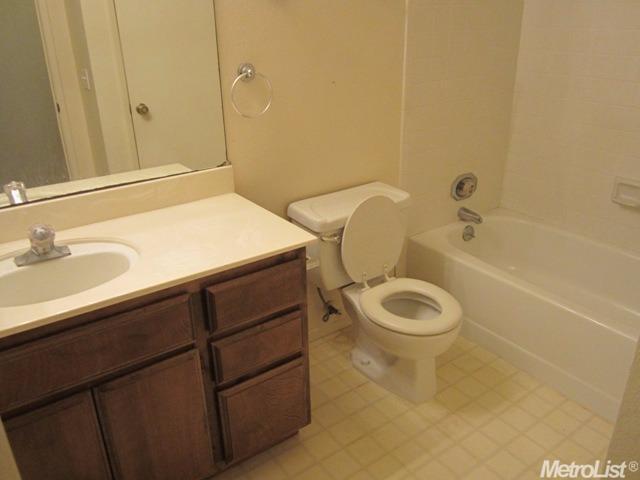 1800 Cape Cod Cir, Lodi, CA 95242 photo 9