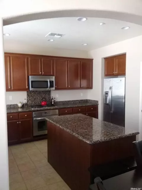 2148 Wellington Dr, Tracy, CA 95376 photo 2