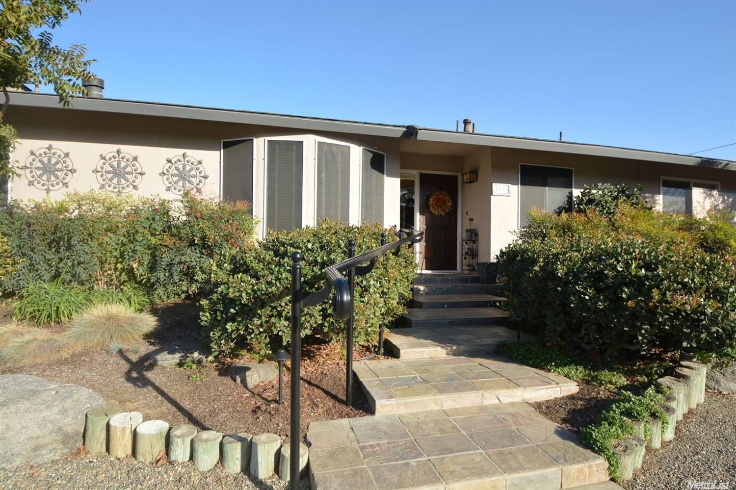 1016 Springfield Way, Modesto, CA 95355 photo 2