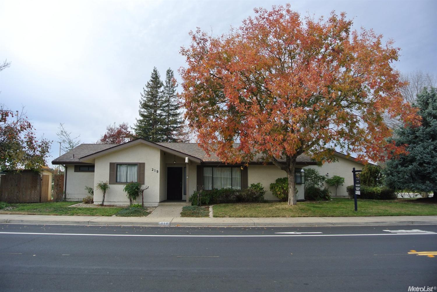 219 Evergreen Dr, Lodi, CA 95242 photo 1