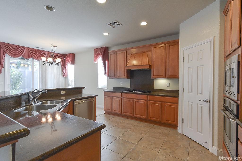 2378 Pepper Tree Ln, Manteca, CA 95336 photo 5