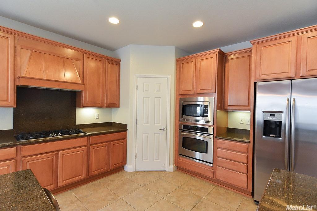 2378 Pepper Tree Ln, Manteca, CA 95336 photo 6