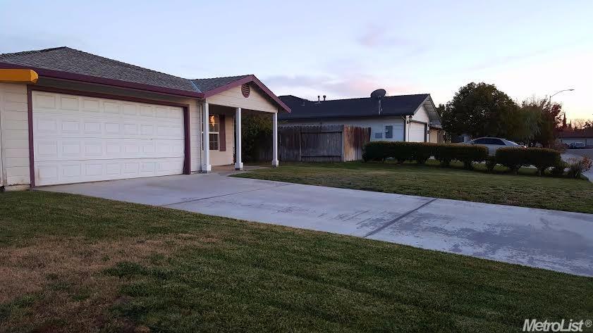744 Heritage, Ripon, CA 95366 photo 2