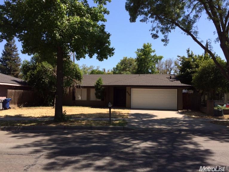 820 W Donna Dr, Merced, CA 95348 photo 1