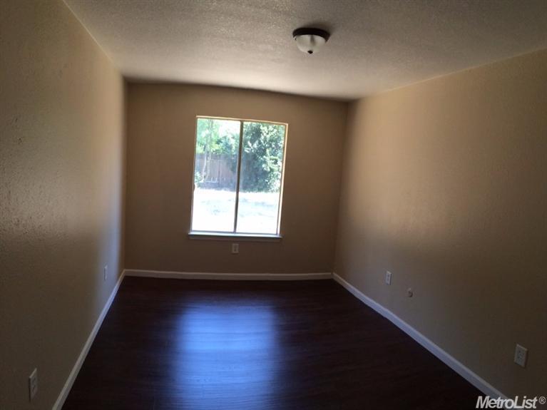 820 W Donna Dr, Merced, CA 95348 photo 4