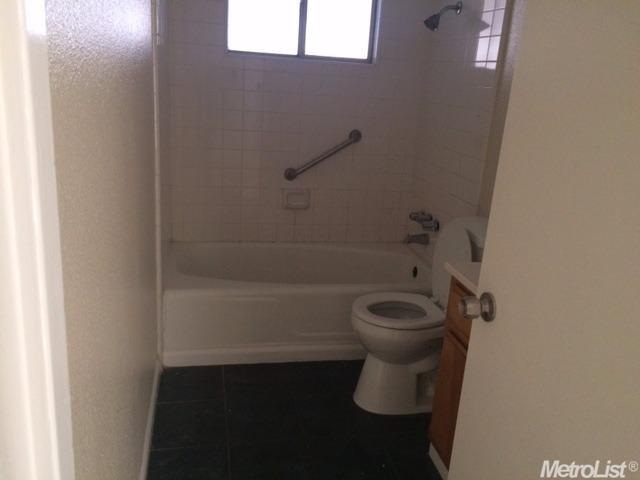 1024 Chicago Ave, Modesto, CA 95351 photo 11
