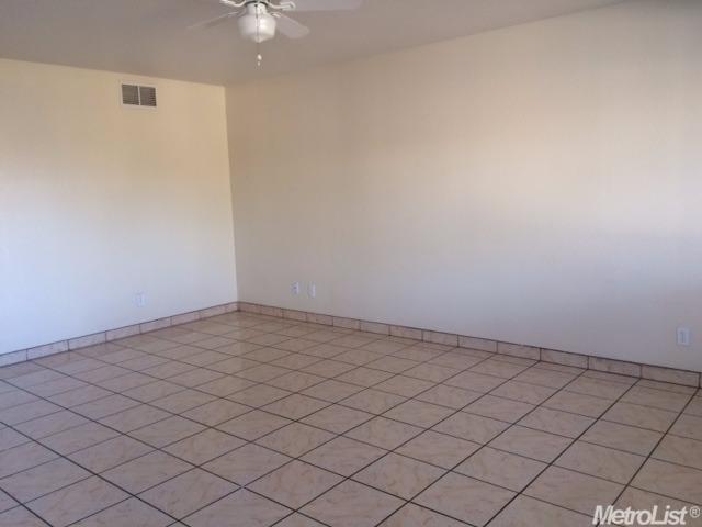 1024 Chicago Ave, Modesto, CA 95351 photo 3