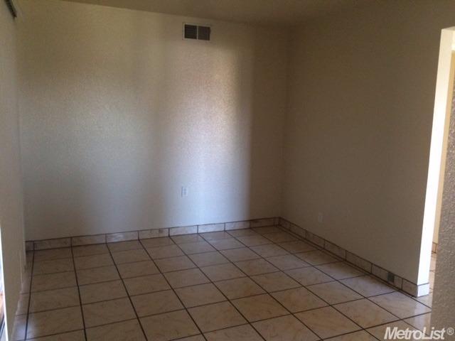 1024 Chicago Ave, Modesto, CA 95351 photo 4