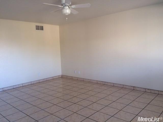 1024 Chicago Ave, Modesto, CA 95351 photo 2