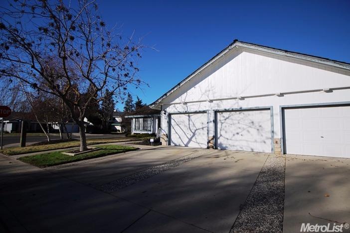 1890 Smith Dr, Turlock, CA 95382 photo 2