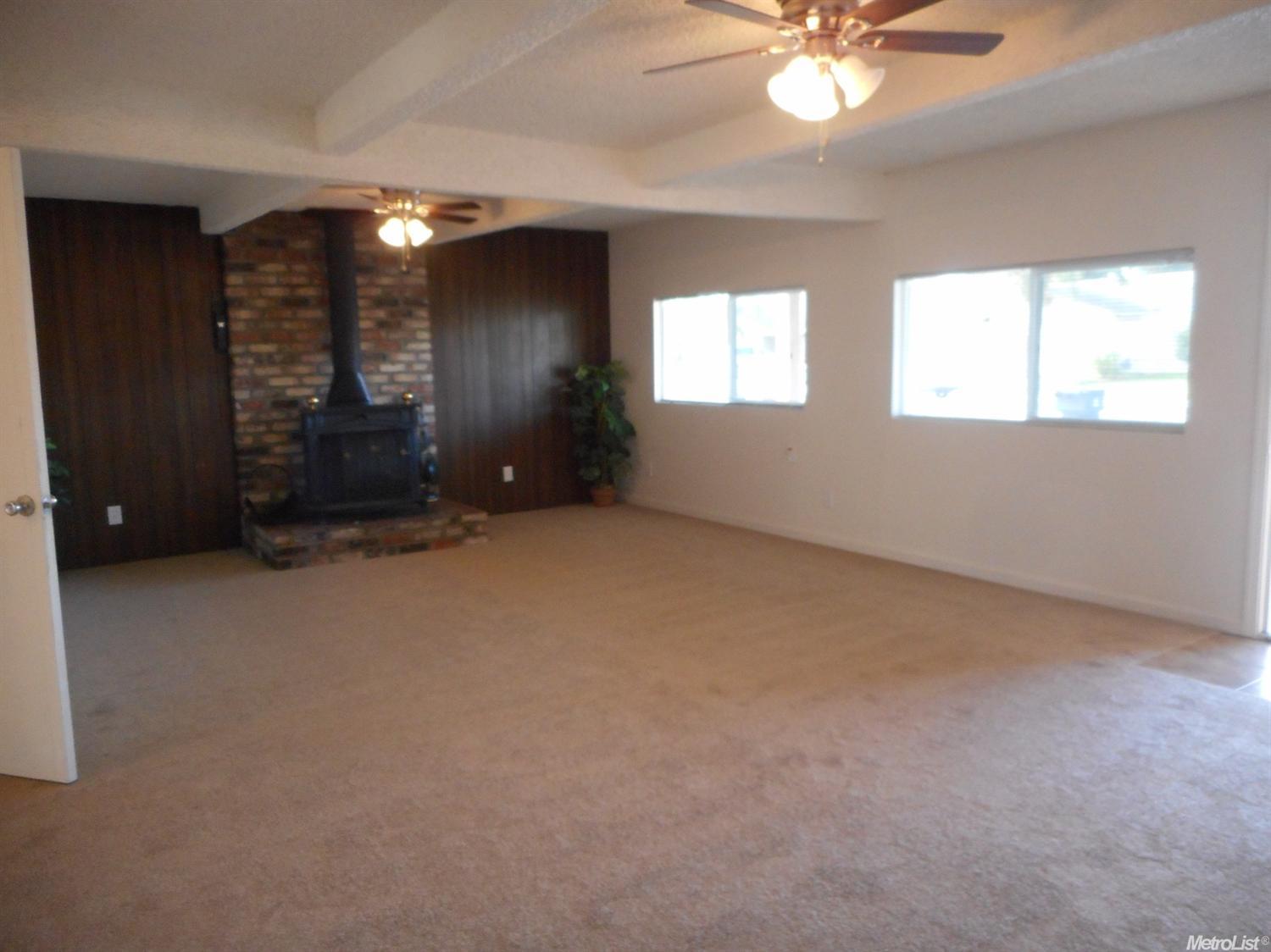 1900 Deborah St, Tracy, CA 95376 photo 2