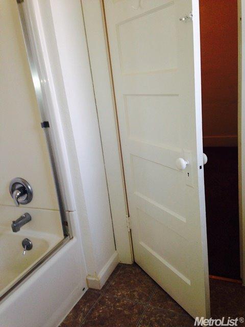315 Locust Ave, Manteca, CA 95337 photo 9