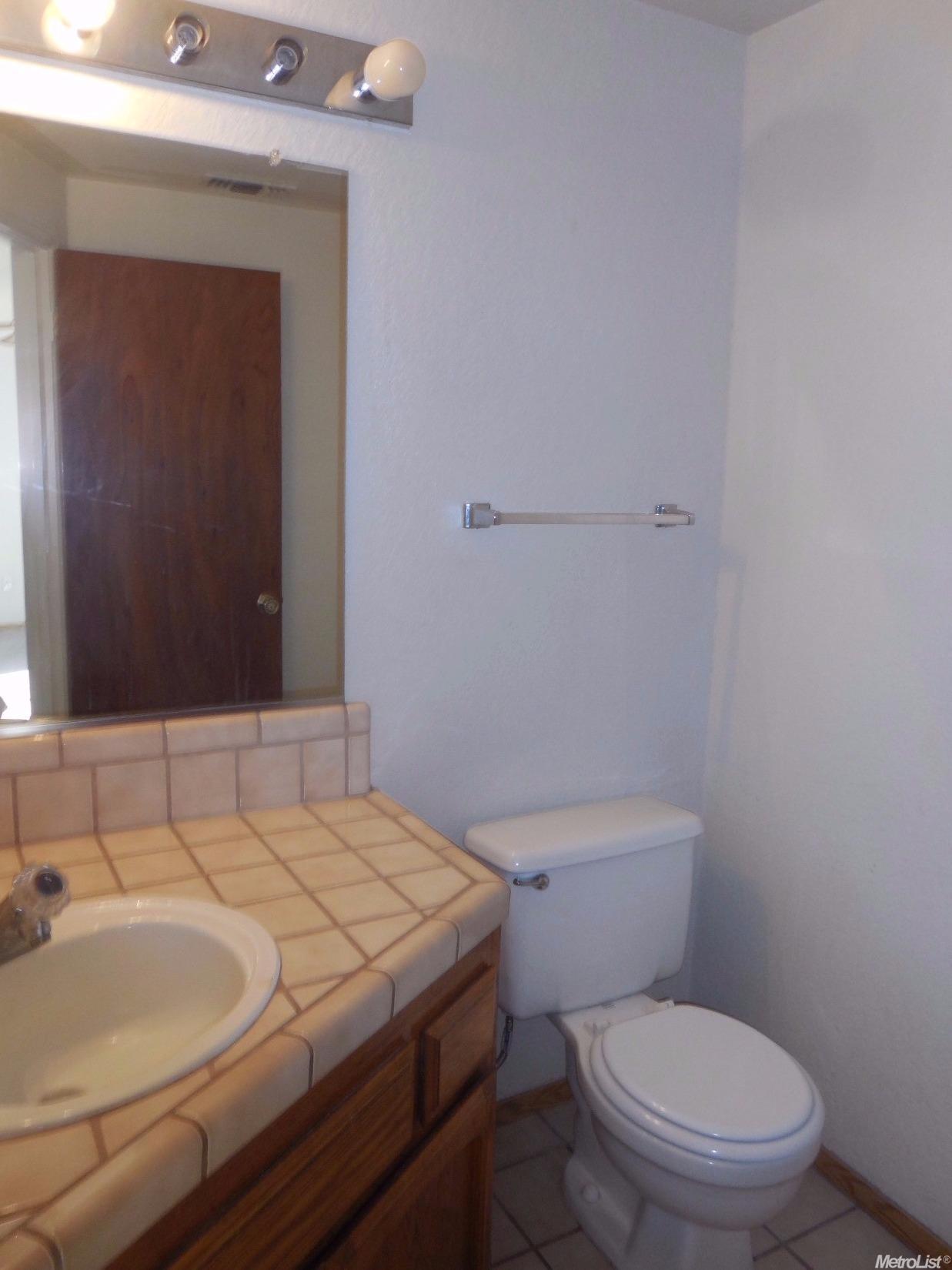 2069 Winema Way, Modesto, CA 95350 photo 2