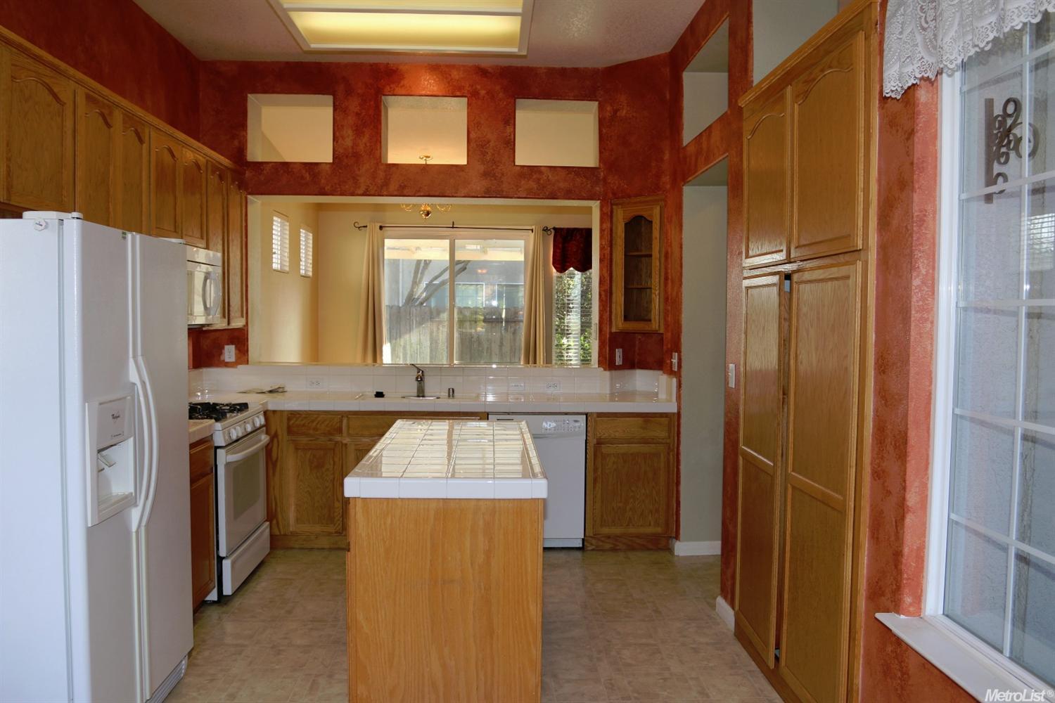 2568 Paradise Dr, Lodi, CA 95242 photo 3