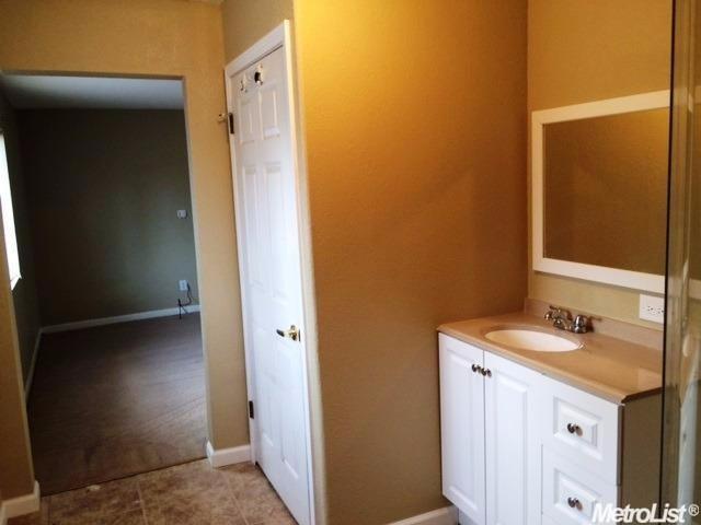 622 Lathrop Rd, Lathrop, CA 95330 photo 3