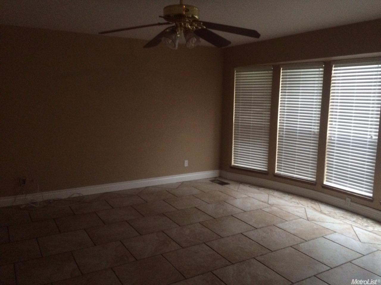 1401 Oakridge Ct, Modesto, CA 95351 photo 3