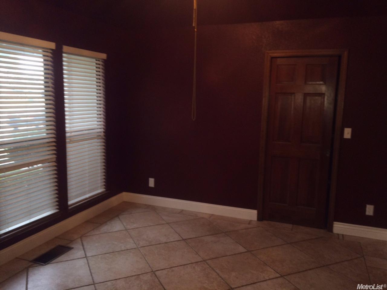 1401 Oakridge Ct, Modesto, CA 95351 photo 4