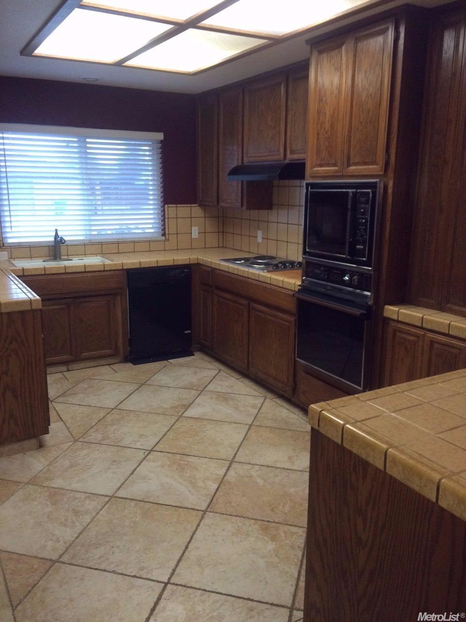 1401 Oakridge Ct, Modesto, CA 95351 photo 5