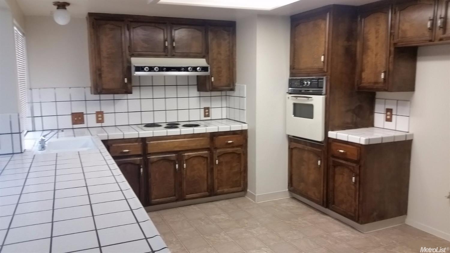 1034 Half Dome Ct, Merced, CA 95340 photo 3