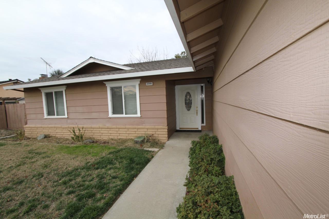 2306 Spring Dr, Escalon, CA 95320 photo 2