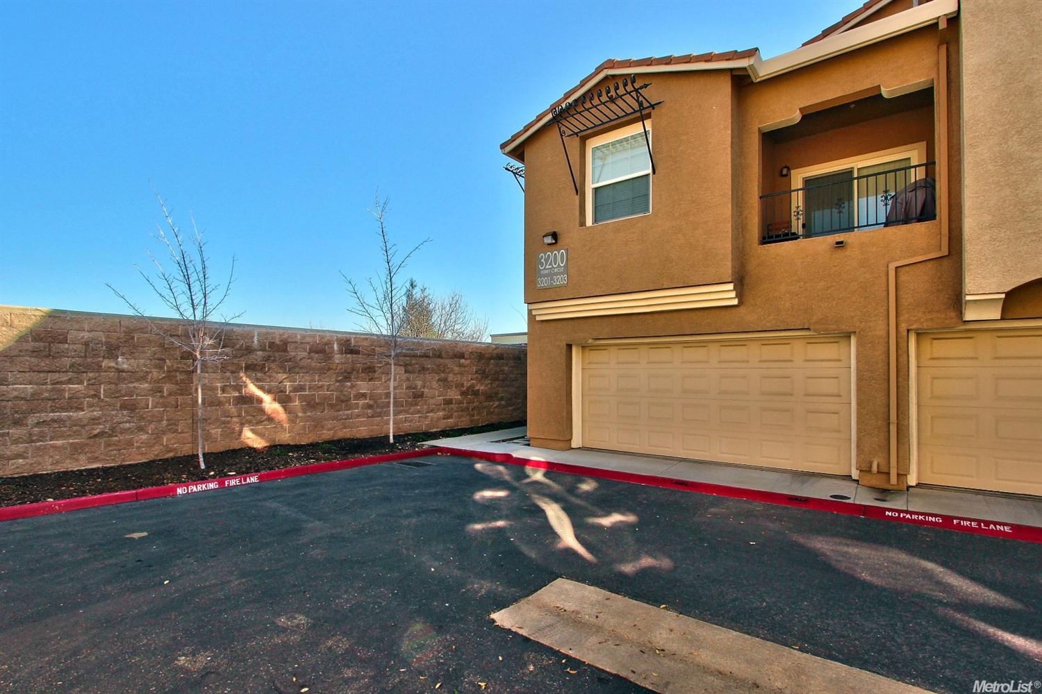 3203 Ferry Cir, Folsom, CA 95630 photo 2