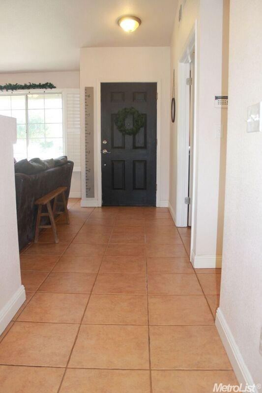 4762 Stuart St, Rocklin, CA 95765 photo 2