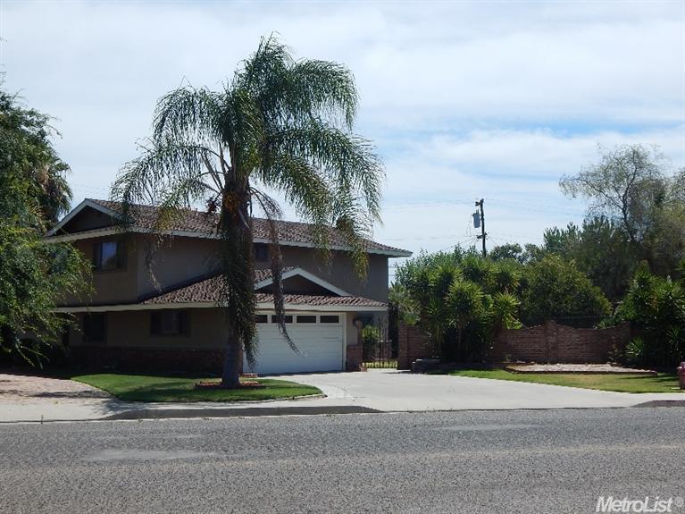 1402 R, Firebaugh, CA 93622 photo 4