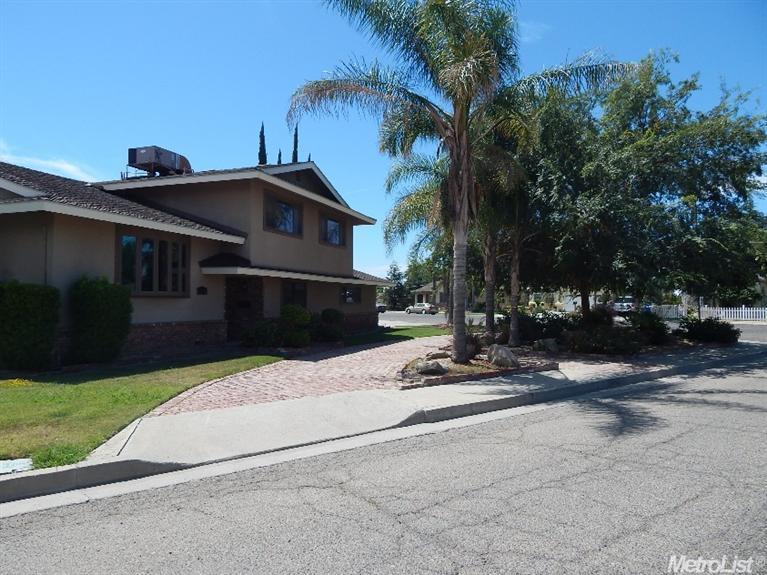 1402 R, Firebaugh, CA 93622 photo 3