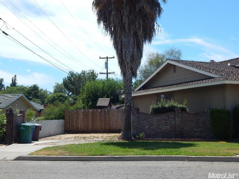 1402 R, Firebaugh, CA 93622 photo 2