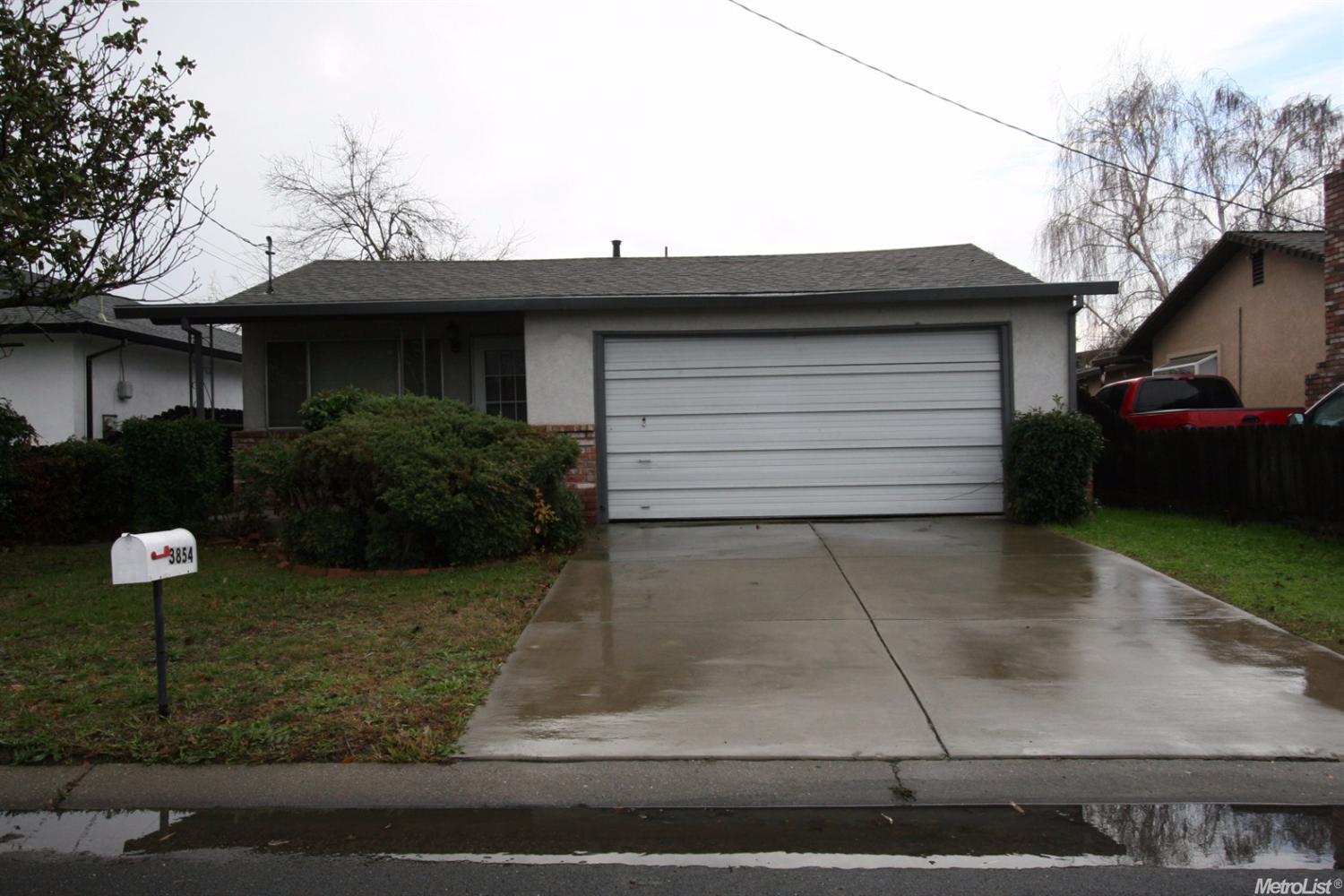 3854 E 4th St, Stockton, CA 95215 photo 1