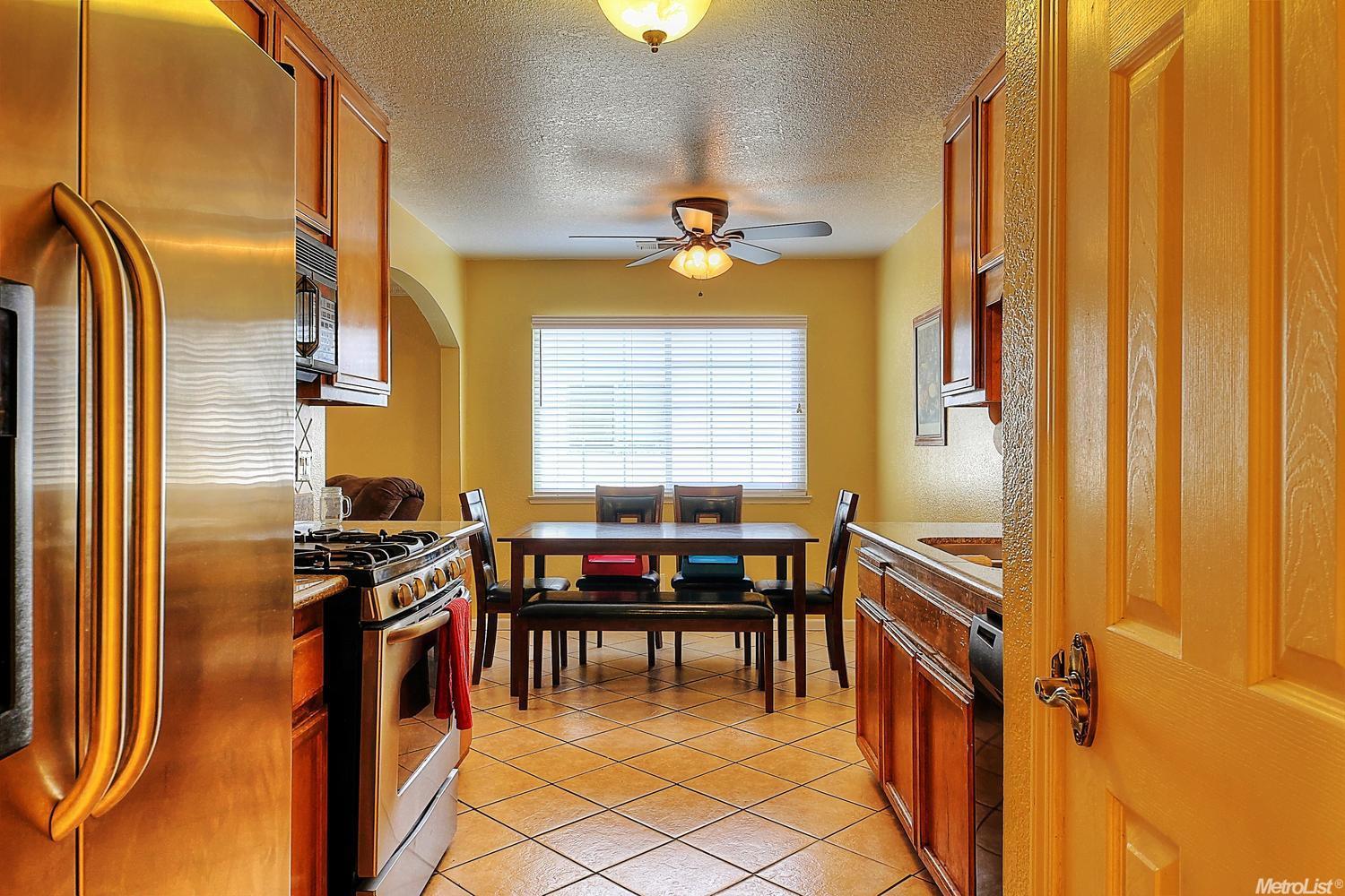 325 J St, Lathrop, CA 95330 photo 4
