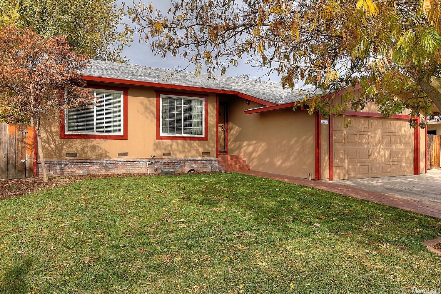 325 J St, Lathrop, CA 95330 photo 3