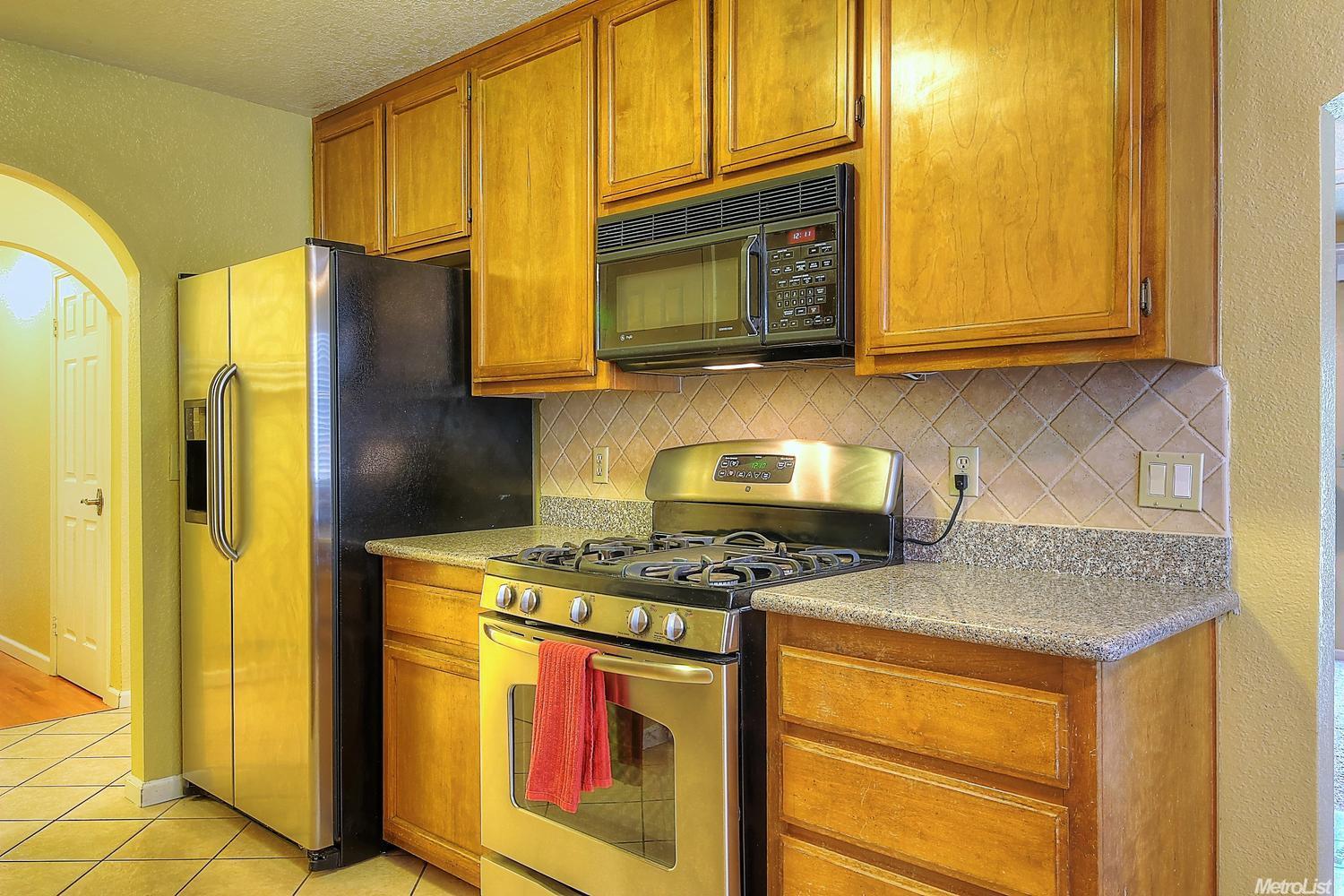 325 J St, Lathrop, CA 95330 photo 6