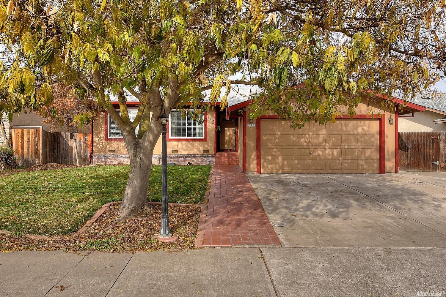325 J St, Lathrop, CA 95330 photo 2