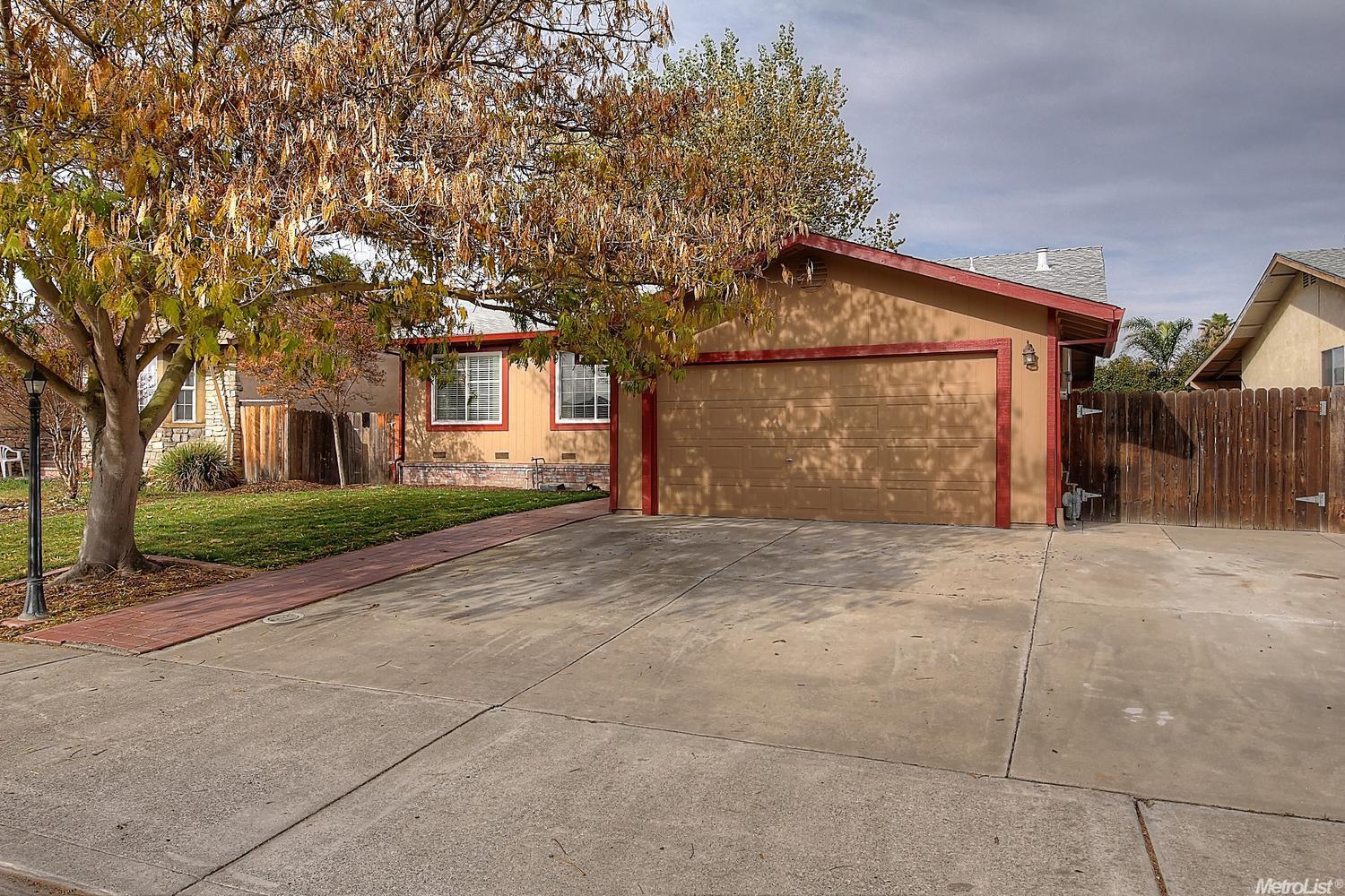 325 J St, Lathrop, CA 95330 photo 1