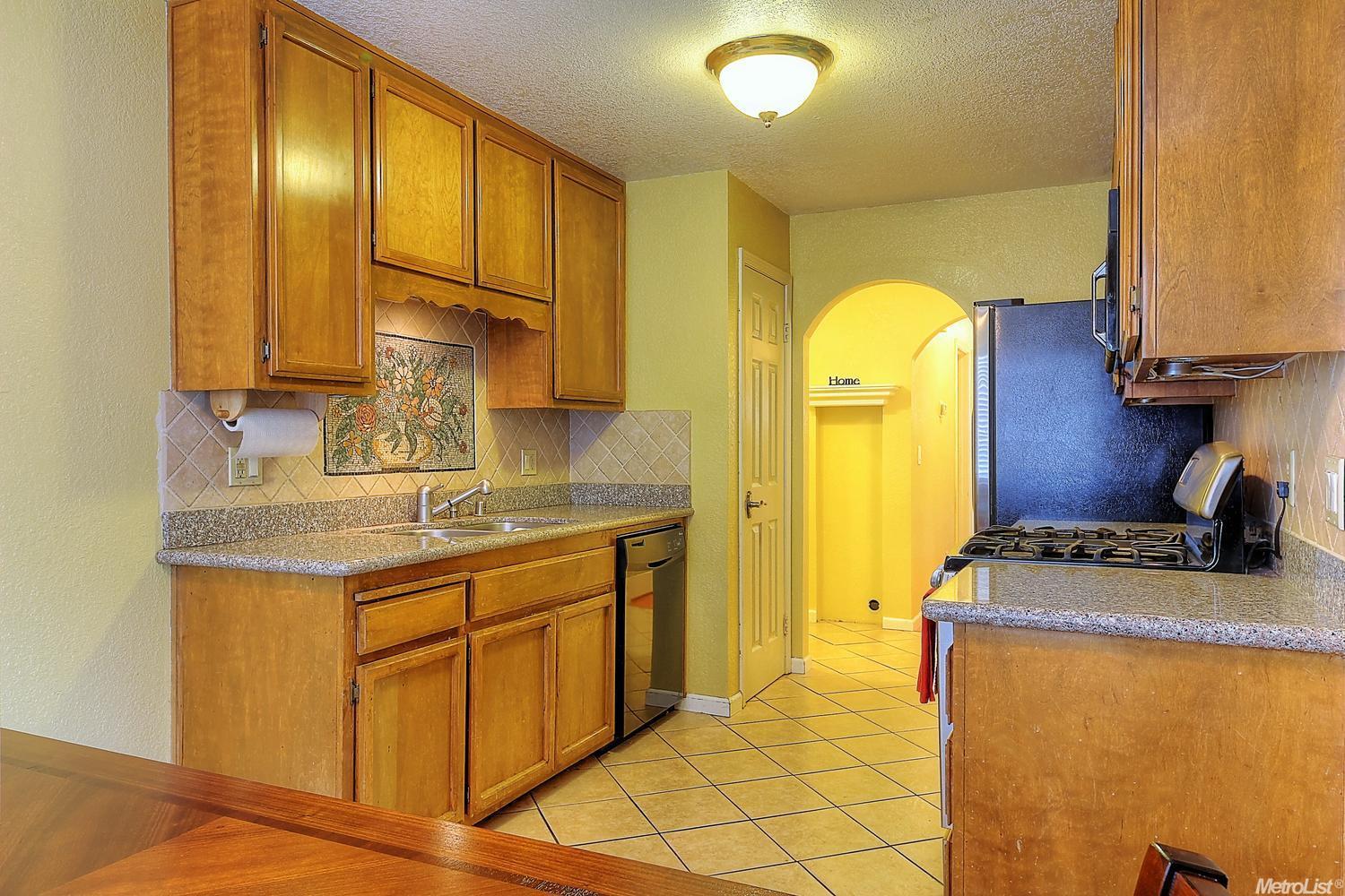 325 J St, Lathrop, CA 95330 photo 5