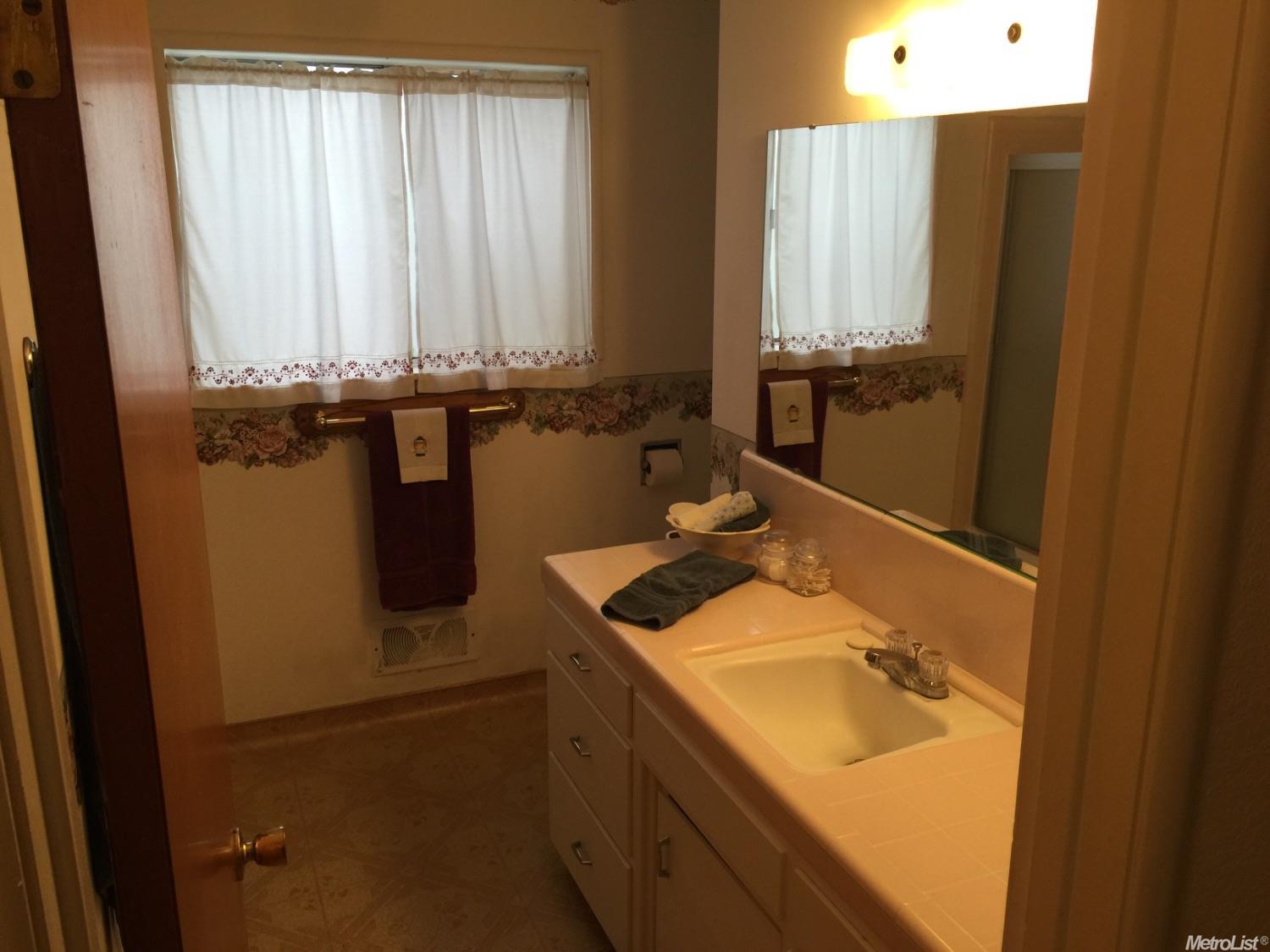 900 E Rumble Rd, Modesto, CA 95350 photo 4